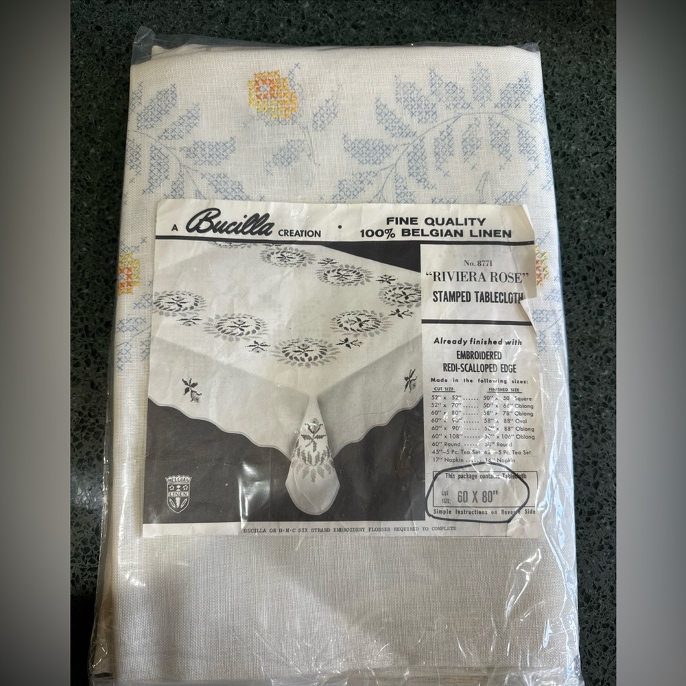 Vtg Bucilla Riviera Rose Stamped Cross Stitch Tablecloth 60x80 w/3 Napkins READ